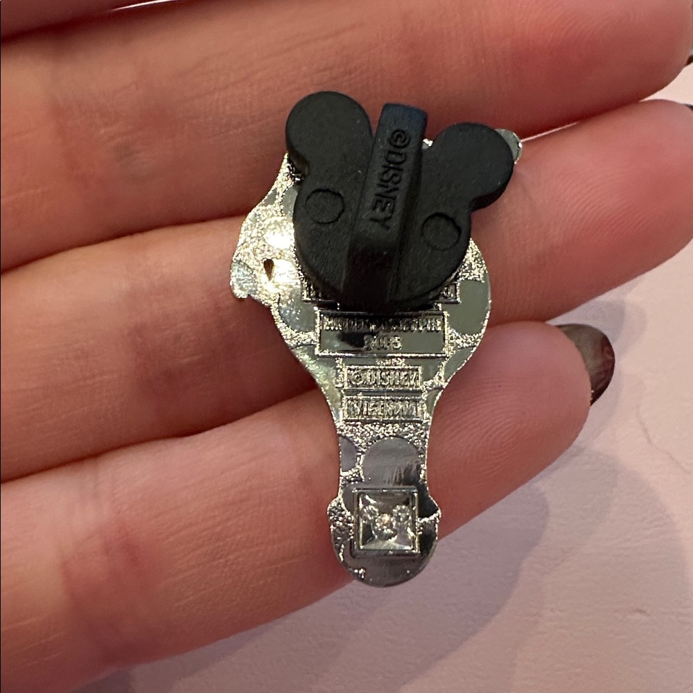 WDW Hidden Mickey 2025 Wave B Donald Duck Bubble Wand pin - Picture 2 of 2